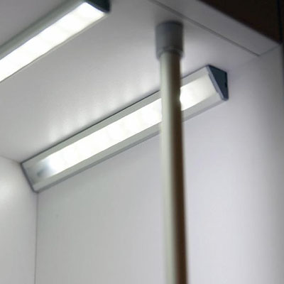Hitra in enostavna rešitev, LED trak montiran v predalnik